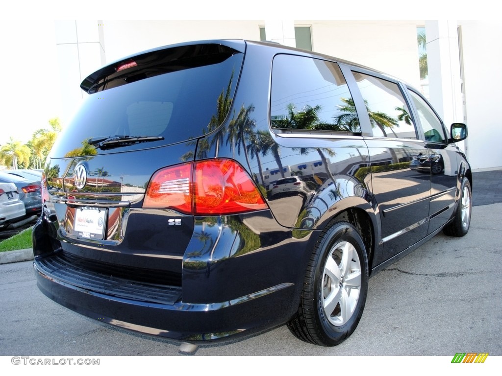 2011 Routan SE - Tanzanite Blue Metallic / Aero Gray photo #9