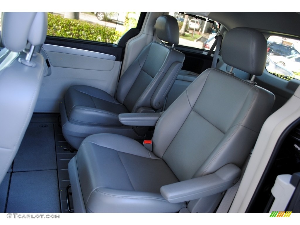 2011 Routan SE - Tanzanite Blue Metallic / Aero Gray photo #11