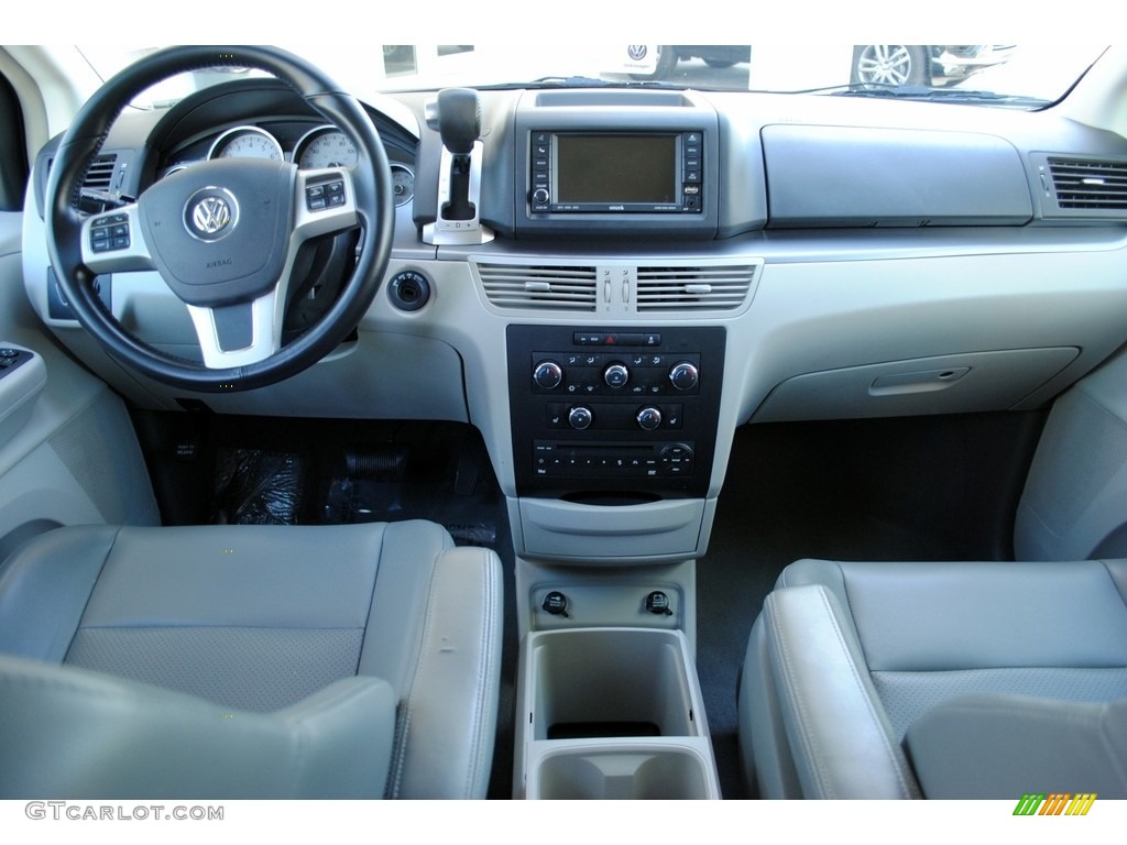 2011 Routan SE - Tanzanite Blue Metallic / Aero Gray photo #12