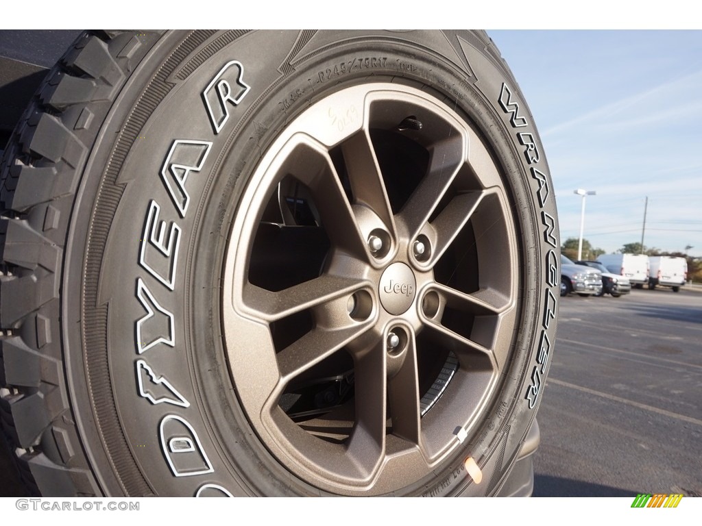 2017 Wrangler Sahara 4x4 - Black / Black photo #3