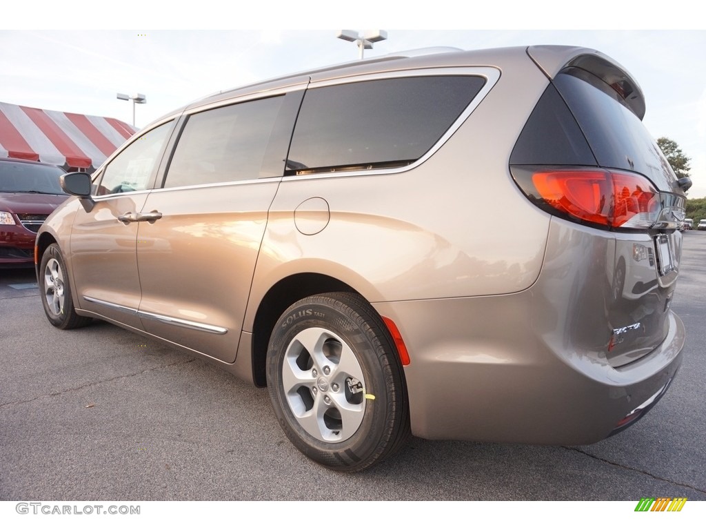 2017 Pacifica Touring L Plus - Molten Silver / Cognac/Alloy/Toffee photo #2