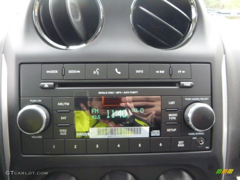 2017 Jeep Compass High Altitude 4x4 Controls Photo #116566138