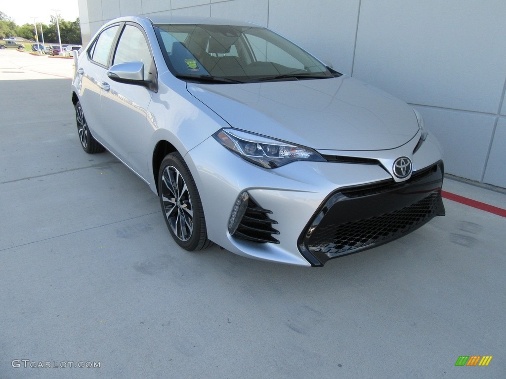 2017 Corolla SE - Classic Silver Metalic / Black photo #1