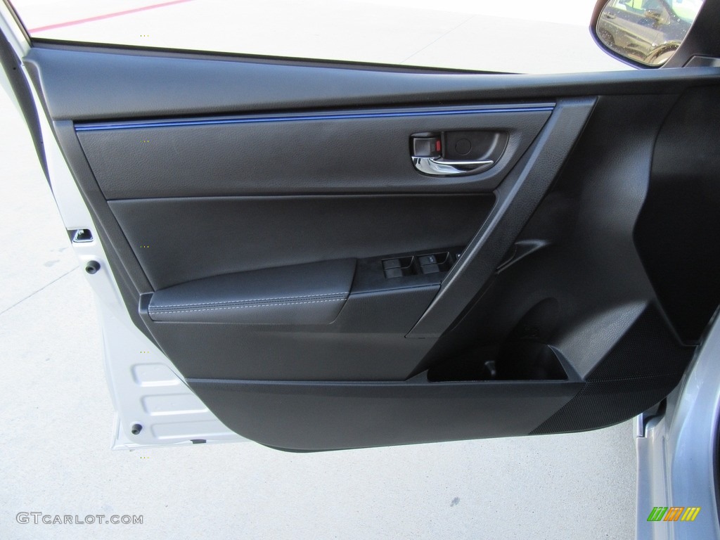 2017 Toyota Corolla SE Black Door Panel Photo #116568988