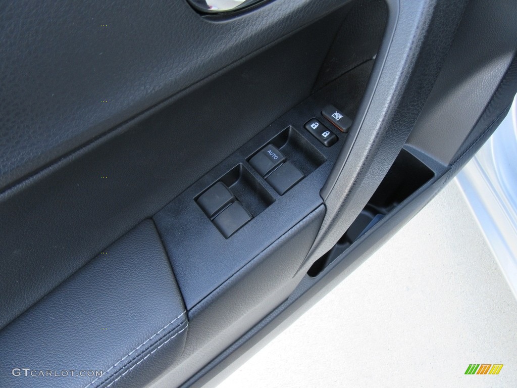 2017 Toyota Corolla SE Controls Photo #116569012