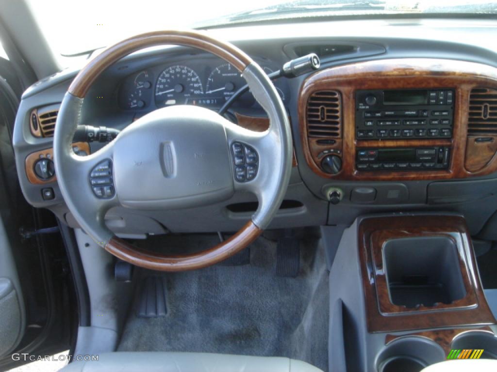 1999 Navigator 4x4 - Black Clearcoat / Medium Graphite photo #13