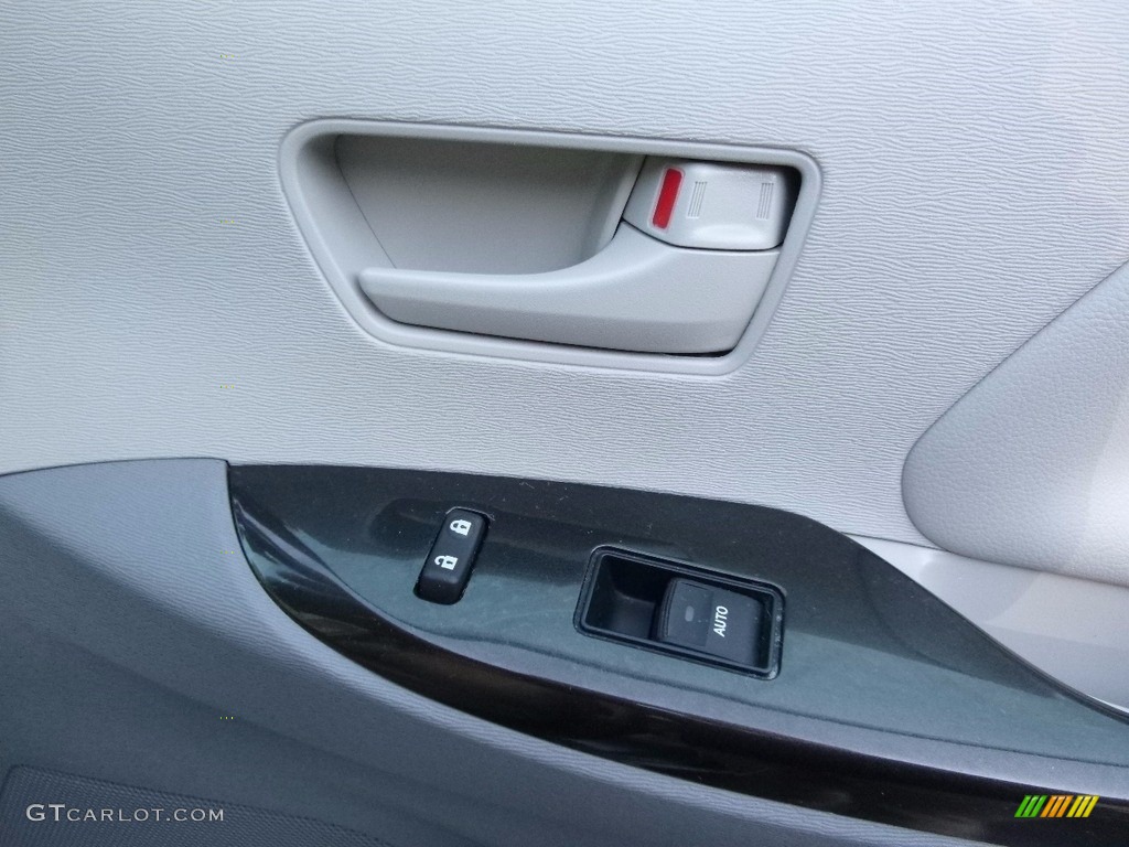 2014 Sienna LE AWD - Silver Sky Metallic / Light Gray photo #10