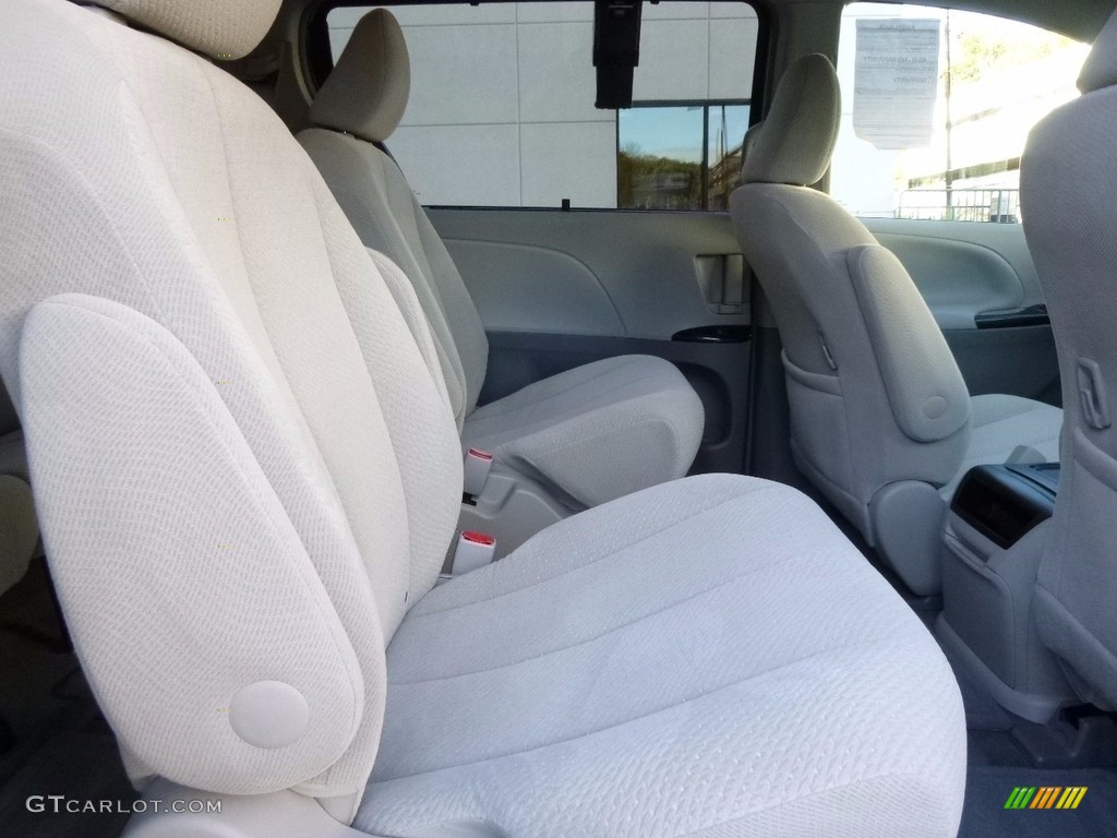 2014 Sienna LE AWD - Silver Sky Metallic / Light Gray photo #13