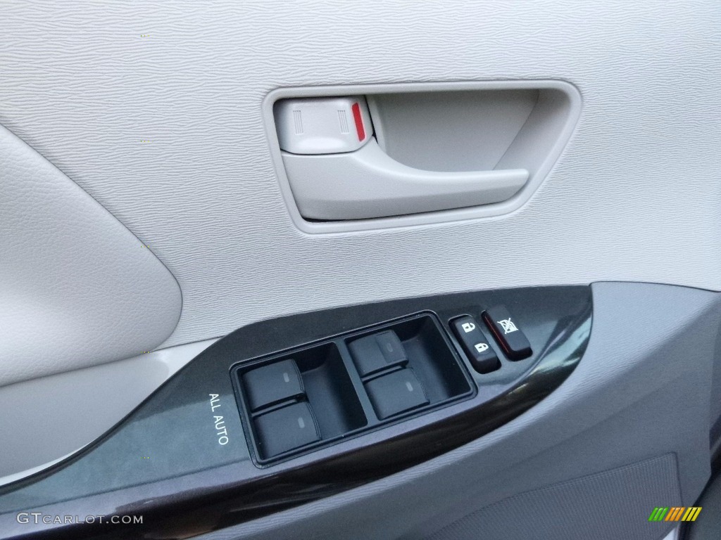 2014 Sienna LE AWD - Silver Sky Metallic / Light Gray photo #18