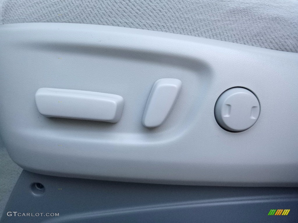 2014 Sienna LE AWD - Silver Sky Metallic / Light Gray photo #19