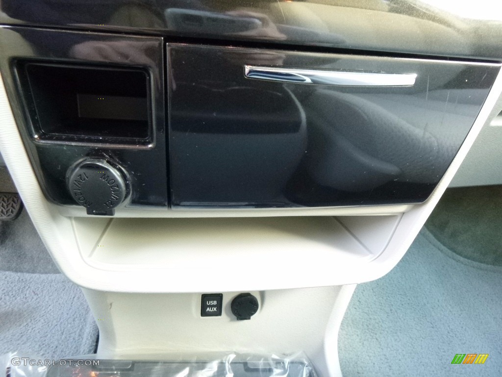 2014 Sienna LE AWD - Silver Sky Metallic / Light Gray photo #23