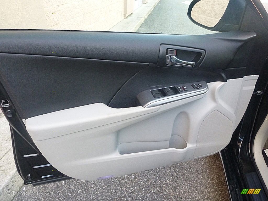 2014 Camry Hybrid LE - Attitude Black Metallic / Ash photo #10