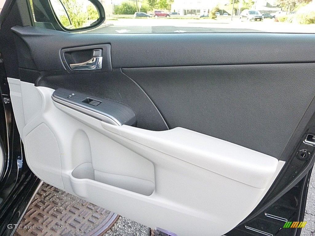 2014 Camry Hybrid LE - Attitude Black Metallic / Ash photo #16