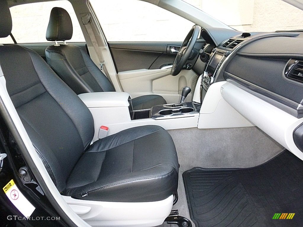 2014 Camry Hybrid LE - Attitude Black Metallic / Ash photo #18