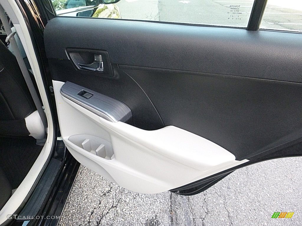 2014 Camry Hybrid LE - Attitude Black Metallic / Ash photo #19