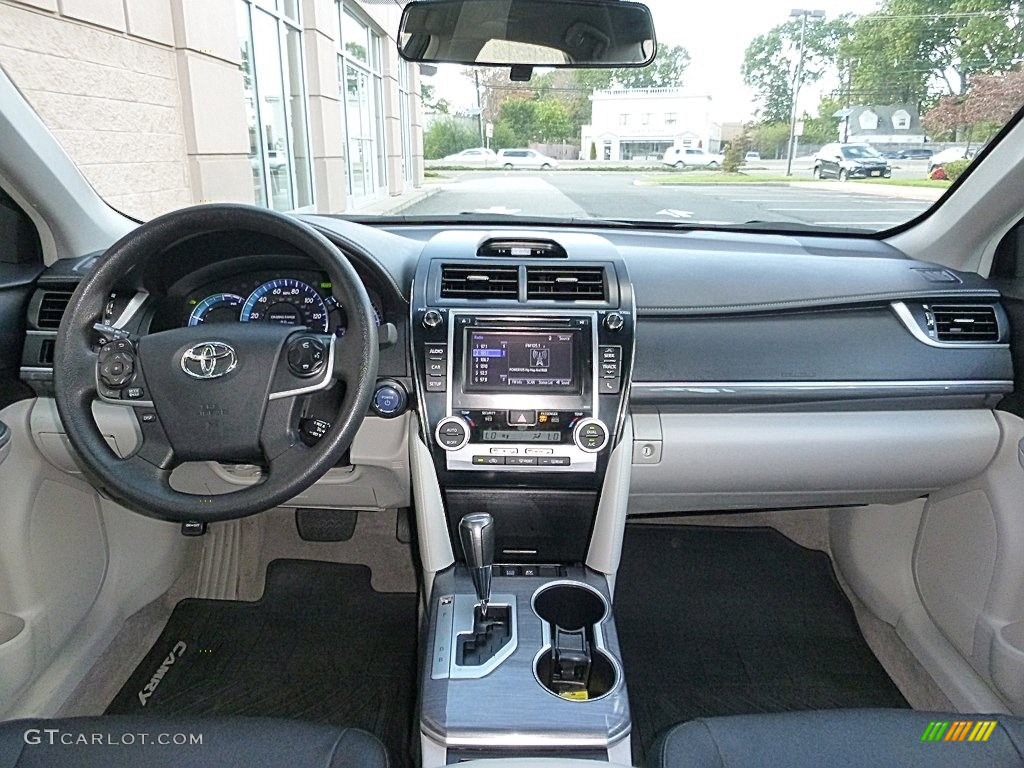 2014 Camry Hybrid LE - Attitude Black Metallic / Ash photo #23