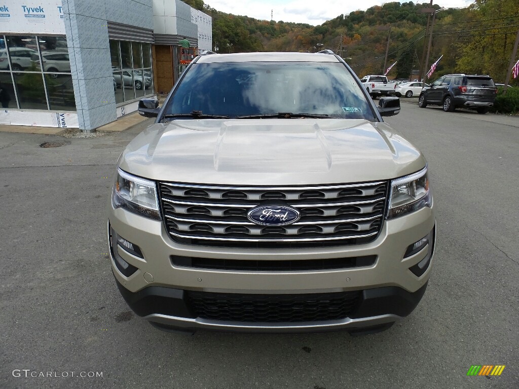 2017 Explorer XLT 4WD - White Gold / Ebony Black photo #3