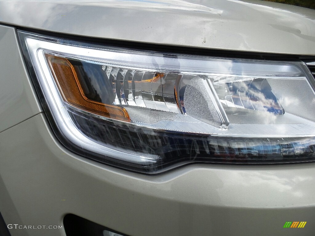 2017 Explorer XLT 4WD - White Gold / Ebony Black photo #4