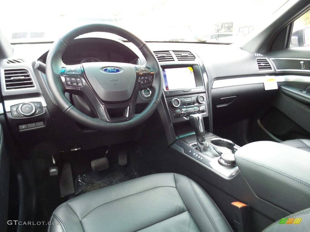 2017 Explorer XLT 4WD - White Gold / Ebony Black photo #11
