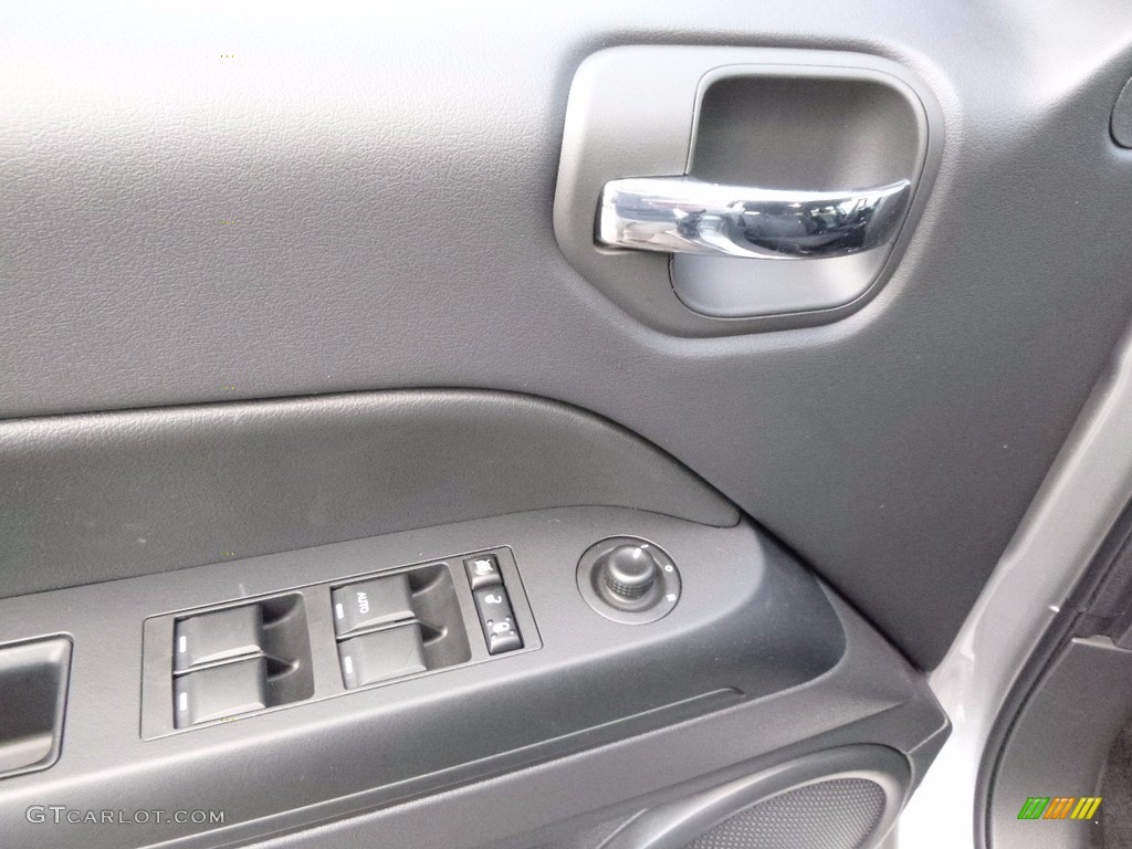 2017 Jeep Compass Sport Controls Photo #116594971