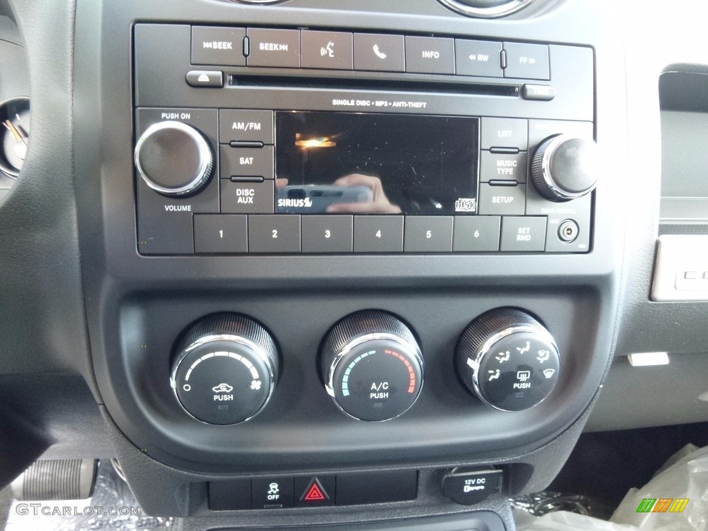 2017 Jeep Compass Sport Controls Photo #116595126