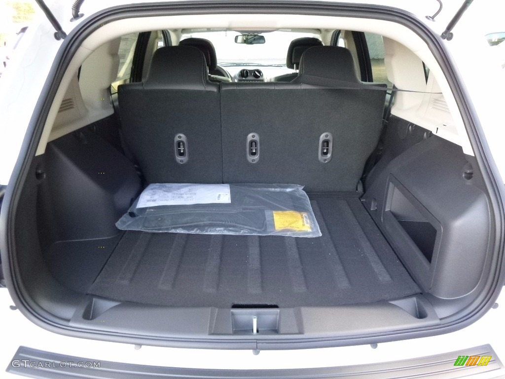 2017 Jeep Compass High Altitude Trunk Photos