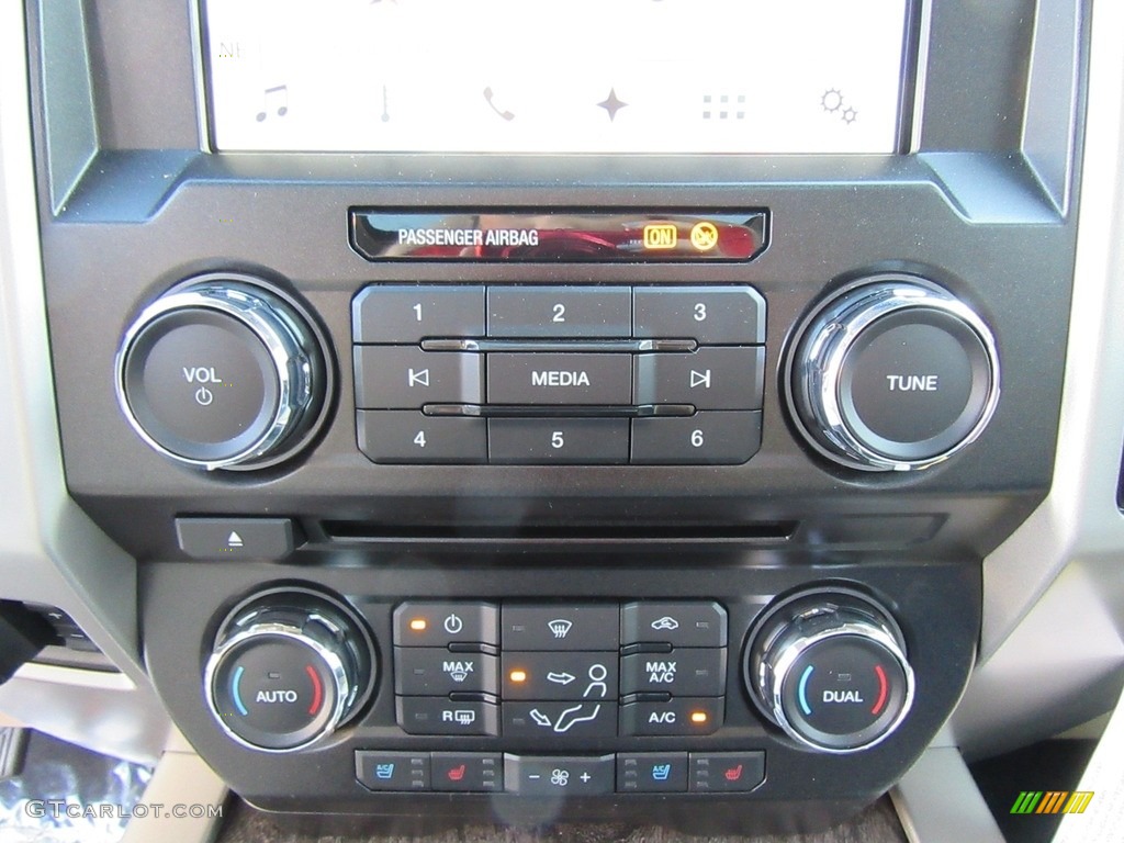 2017 Ford F250 Super Duty Lariat Crew Cab 4x4 Controls Photo #116603458