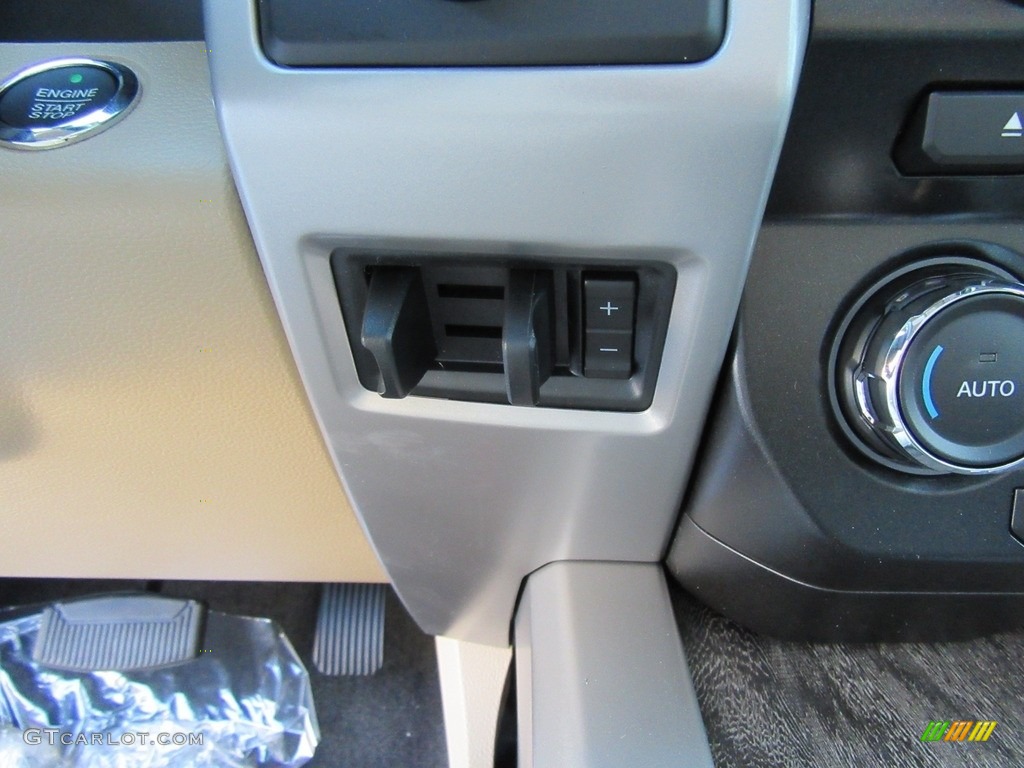 2017 Ford F250 Super Duty Lariat Crew Cab 4x4 Controls Photo #116603545