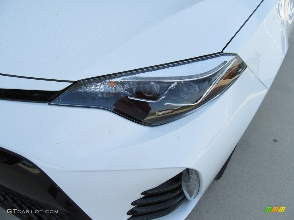 2017 Corolla SE - Super White / Steel Gray photo #9