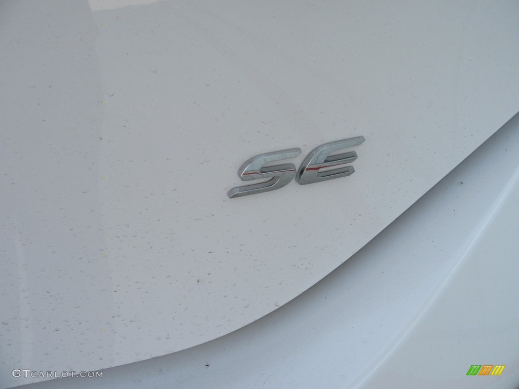 2017 Corolla SE - Super White / Steel Gray photo #14