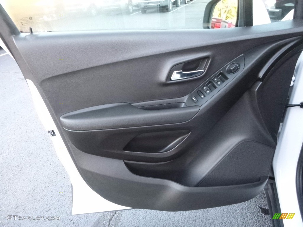 2017 Chevrolet Trax LS AWD Door Panel Photos
