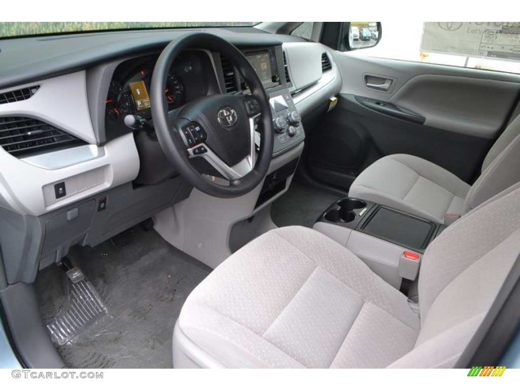 Ash Interior 2017 Toyota Sienna LE Photo #116621858