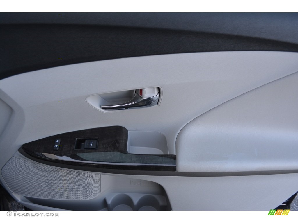 2013 Venza LE - Attitude Black Metallic / Light Gray photo #15