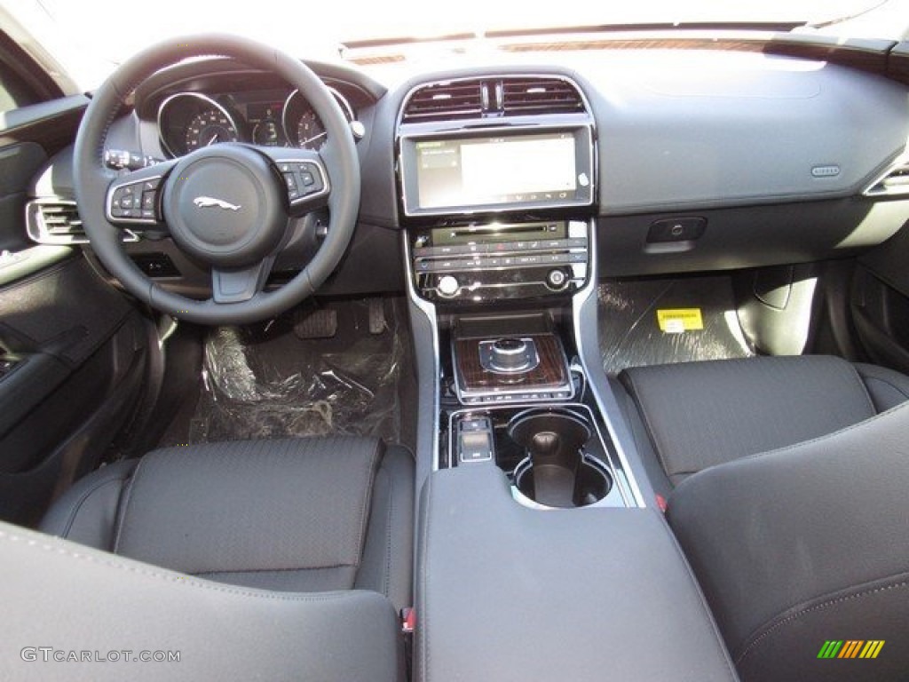 2017 Jaguar XE 35t First Edition Dashboard Photos