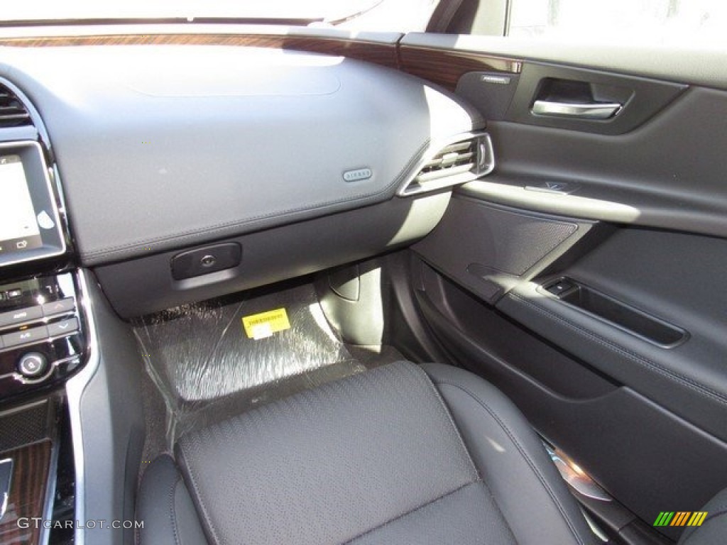 2017 Jaguar XE 35t First Edition Front Seat Photos