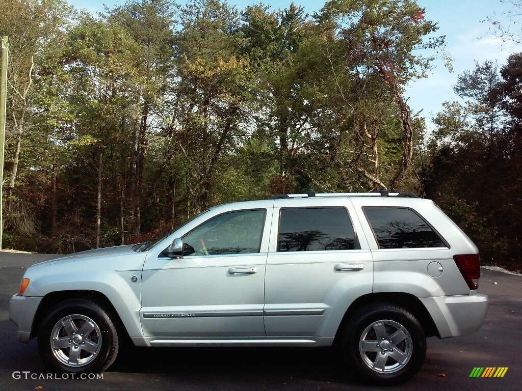 Bright Silver Metallic Jeep Grand Cherokee