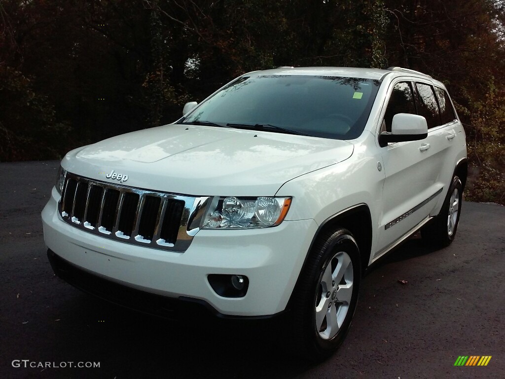 2011 Grand Cherokee Laredo X Package 4x4 - Stone White / Dark Graystone/Medium Graystone photo #2