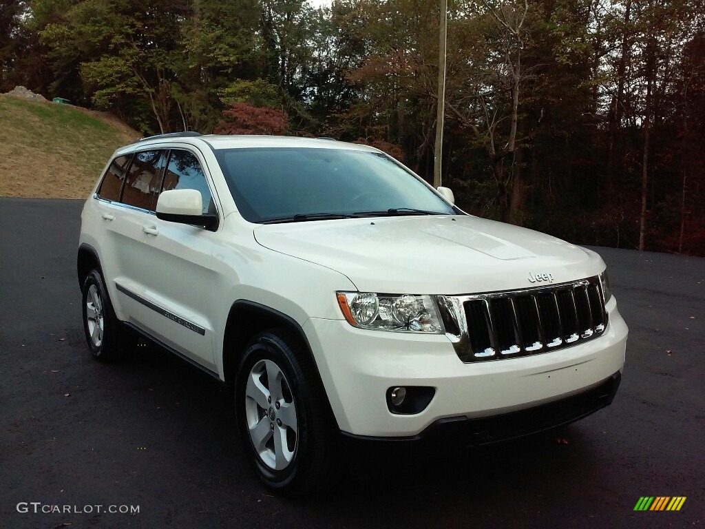 2011 Grand Cherokee Laredo X Package 4x4 - Stone White / Dark Graystone/Medium Graystone photo #4