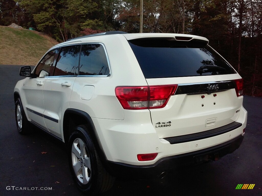 2011 Grand Cherokee Laredo X Package 4x4 - Stone White / Dark Graystone/Medium Graystone photo #8