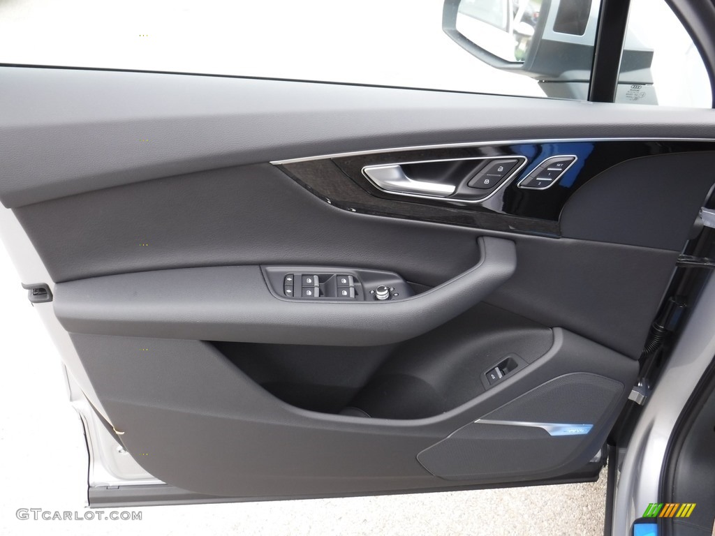 2017 Audi Q7 3.0T quattro Prestige Door Panel Photos