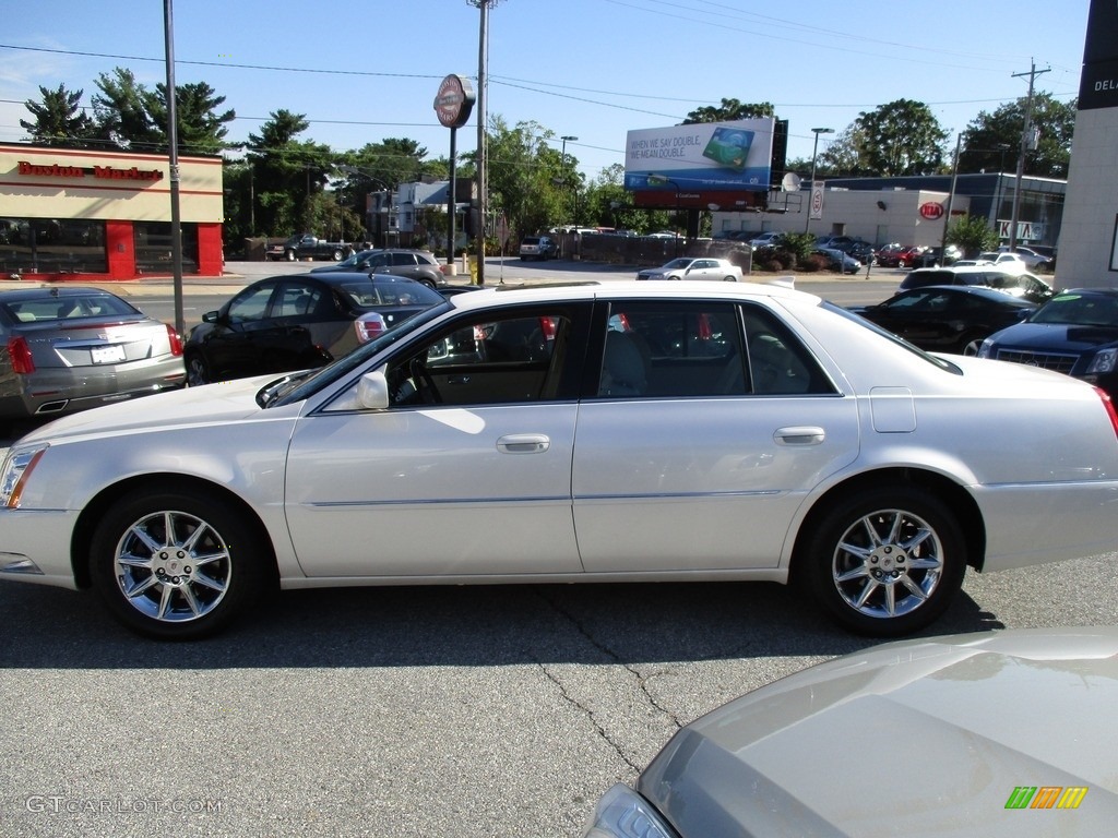 2011 DTS Luxury - White Diamond Tricoat / Shale/Cocoa Accents photo #3