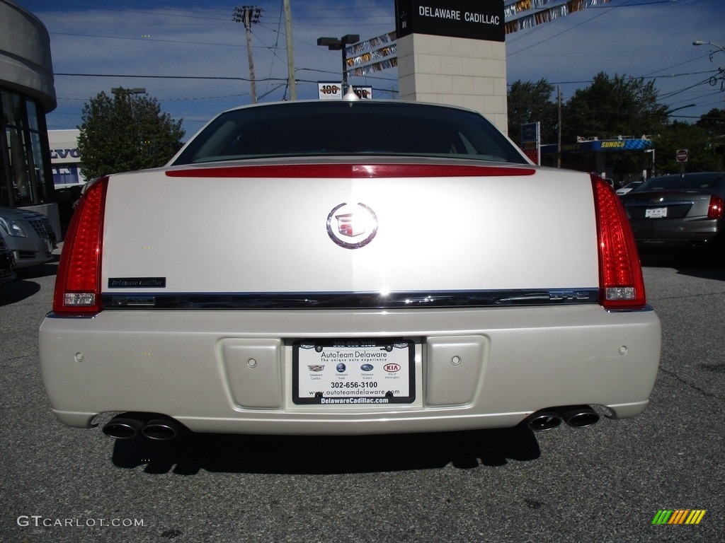 2011 DTS Luxury - White Diamond Tricoat / Shale/Cocoa Accents photo #5
