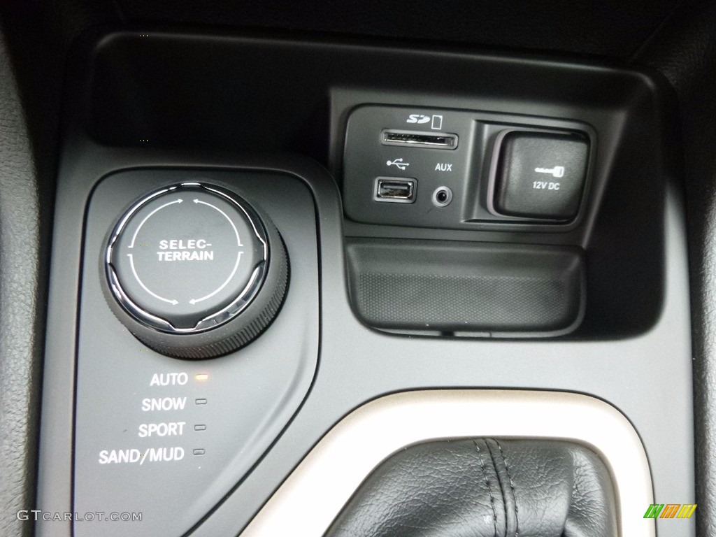 2017 Jeep Cherokee 75th Anniversary Edition 4x4 Controls Photos
