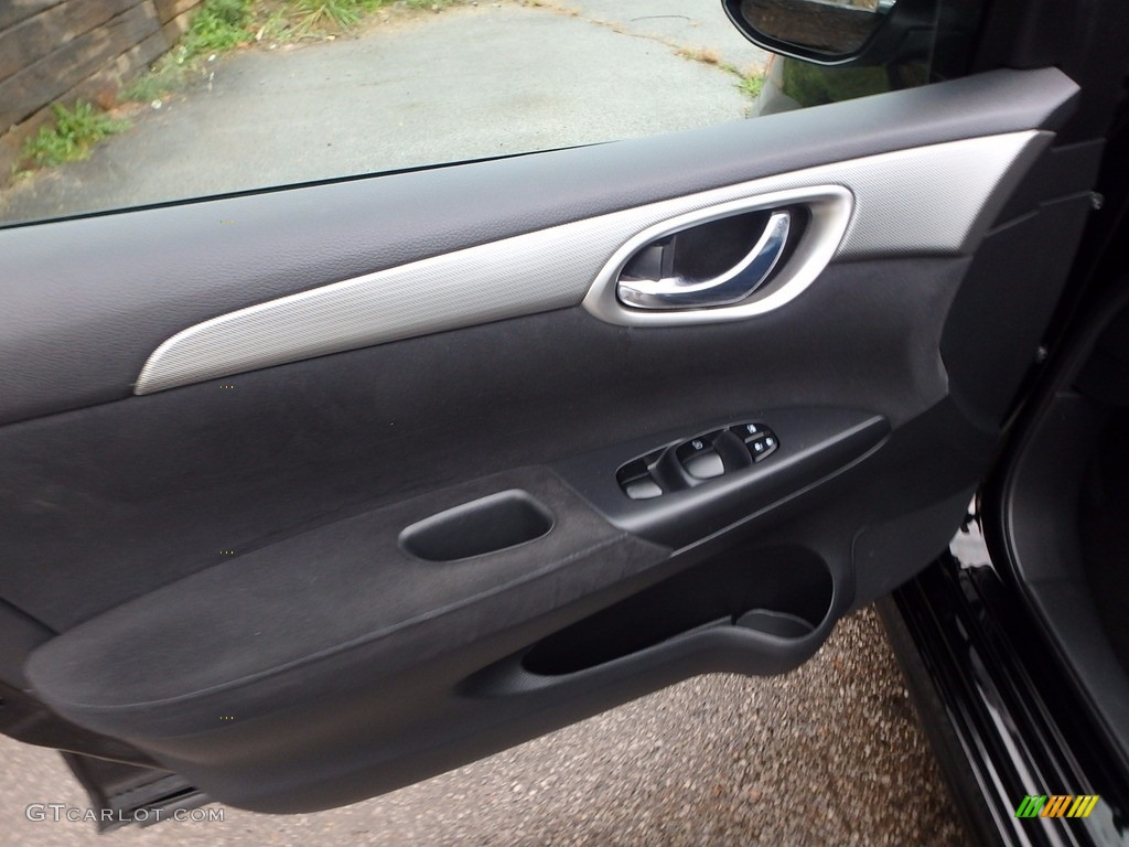 2014 Sentra SR - Super Black / Charcoal photo #17