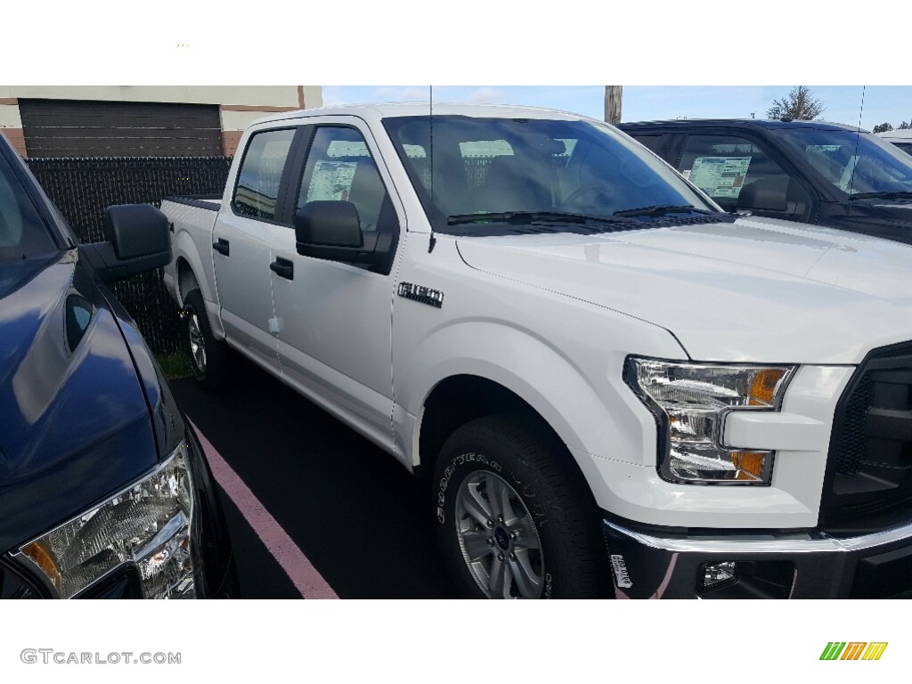 2017 F150 XL SuperCrew 4x4 - Oxford White / Earth Gray photo #4