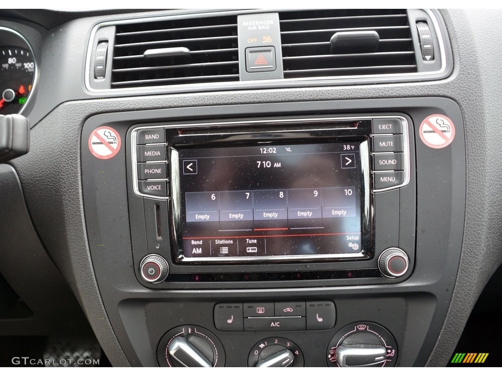 2016 Volkswagen Jetta SE Controls Photo #116675496