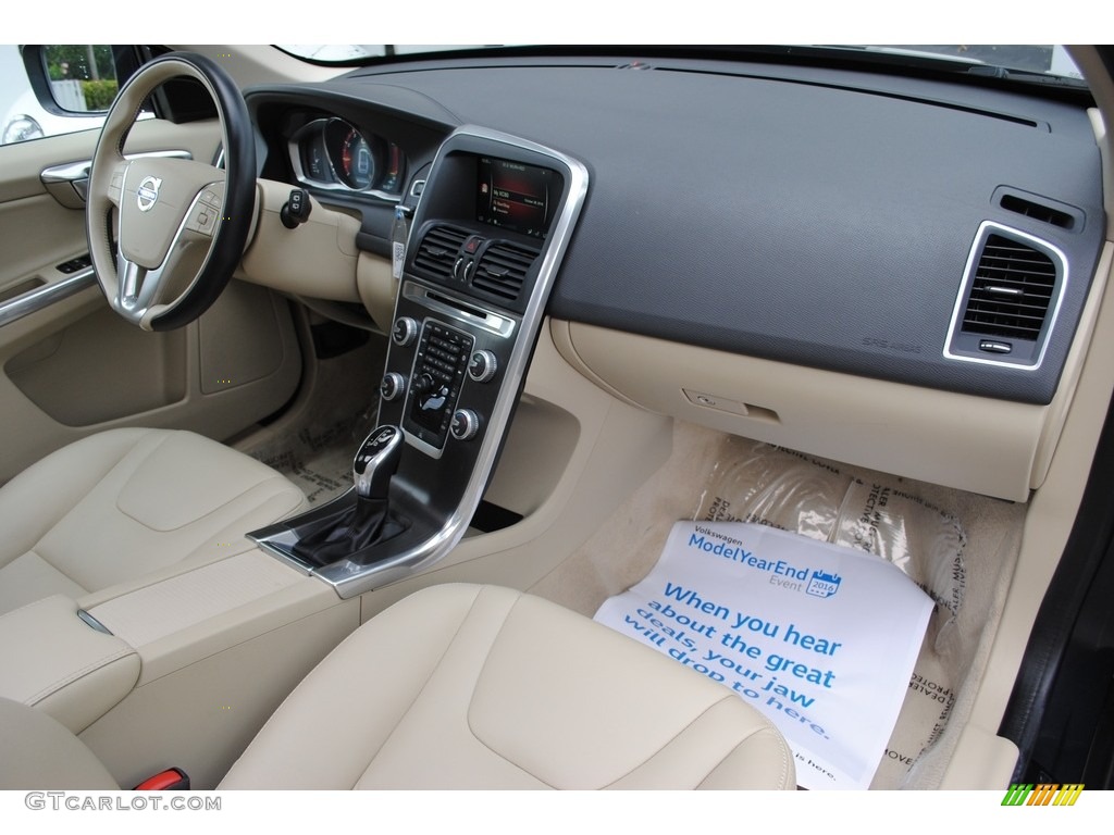 2016 Volvo XC60 T5 Drive-E Dashboard Photos