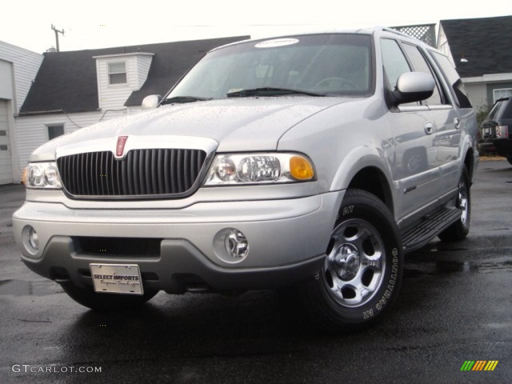 2000 Silver Metallic Lincoln Navigator 4x4 1152378 Photo 8 GTCarLot