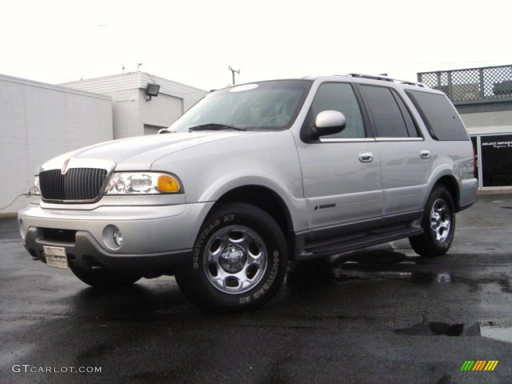 2000 Navigator 4x4 - Silver Metallic / Medium Graphite photo #2