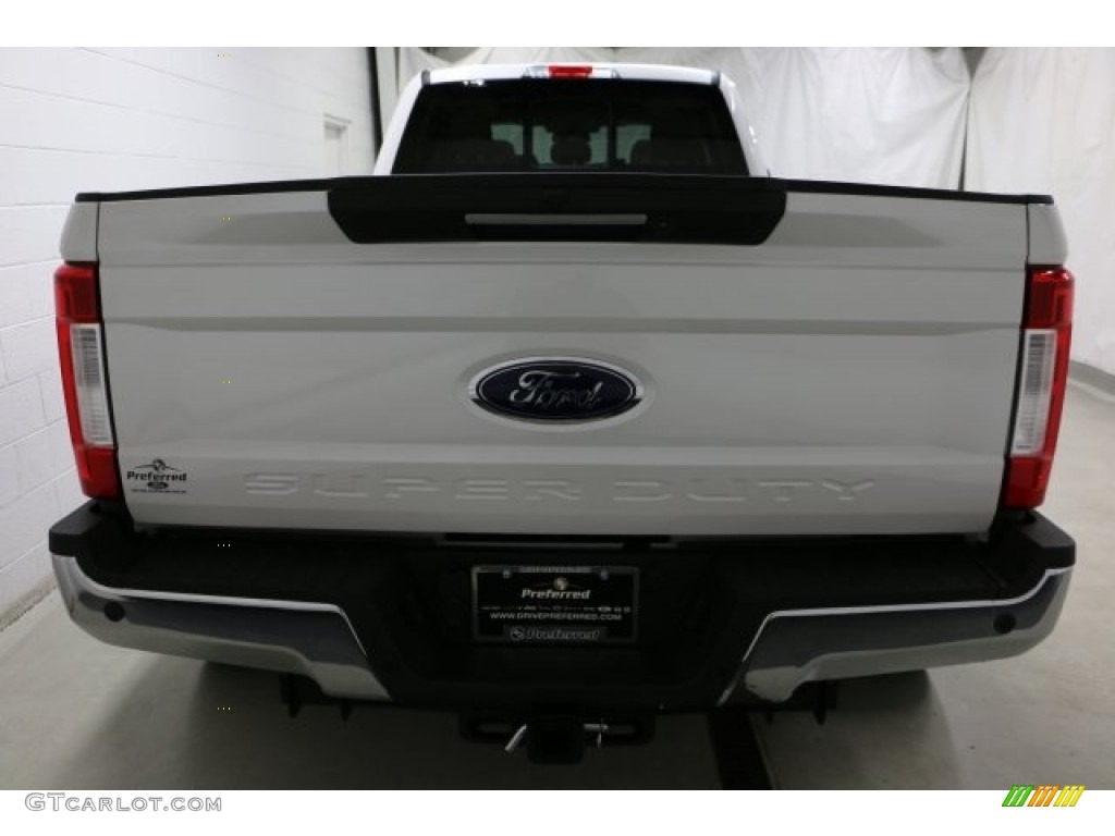 2017 F450 Super Duty Lariat Crew Cab 4x4 - White Platinum / Light Camel photo #9